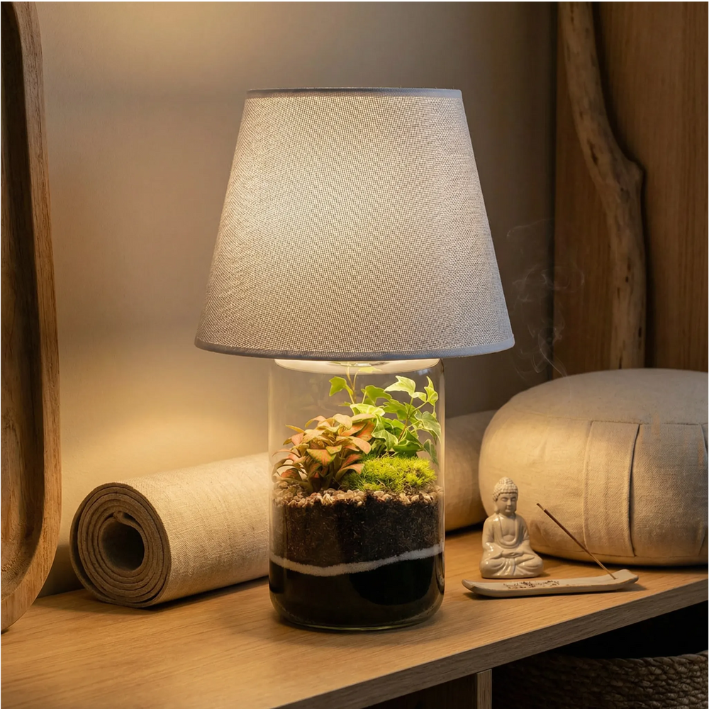 Lamparium Aurora illuminato in angolo meditazione con Buddha e tappetino yoga atmosfera zen