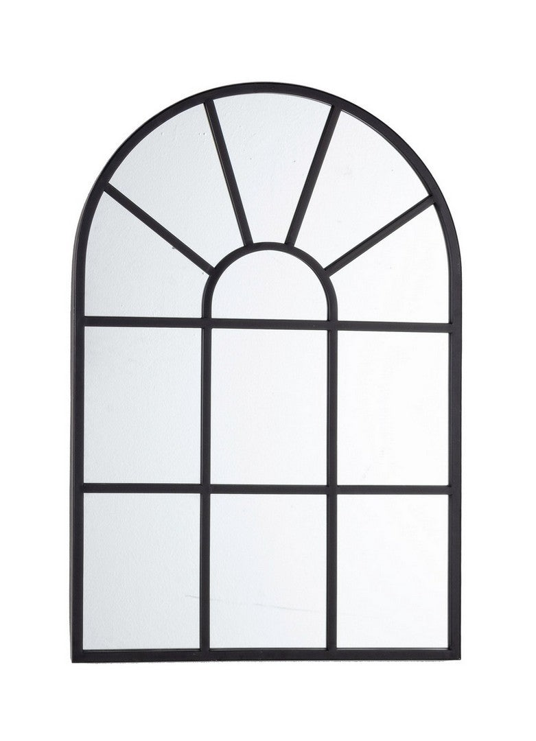 Finestra semicircolare in metallo con cornice nera e vetri su sfondo bianco.