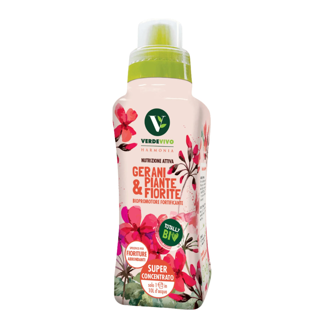 Flacone di concime liquido Verdevivo Harmonia per gerani e piante fiorite, decorato con fiori rosa e rossi. Prodotto bio-promotore e fortificante, super concentrato e ideale per favorire abbondanti fioriture.