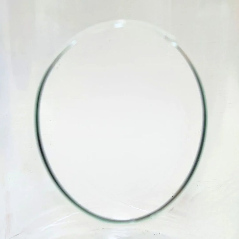 Primo piano dell’apertura laterale del contenitore in vetro per realizzazione terrarium