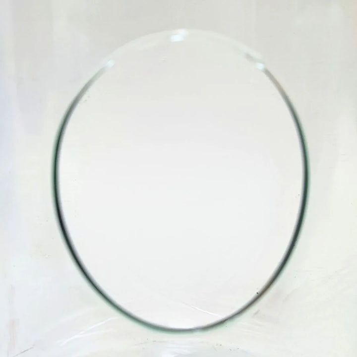 Primo piano dell’apertura laterale del contenitore in vetro per realizzazione terrarium