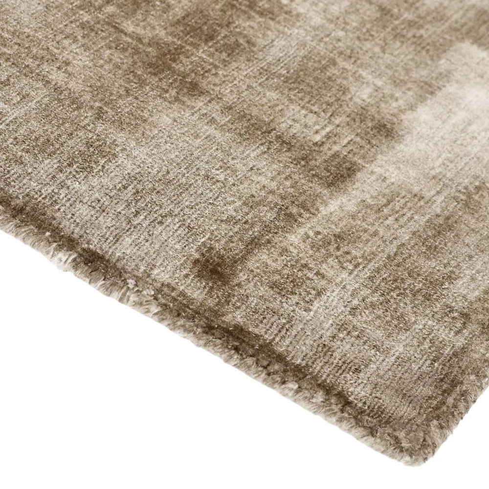 Dettaglio ravvicinato texture vellutata tappeto Rashmi beige
