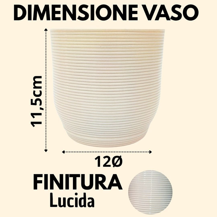 Vaso artigianale in argilla “Roma” con finitura lucida e superficie rigata, dimensioni 12 cm di diametro per 11,5 cm di altezza.