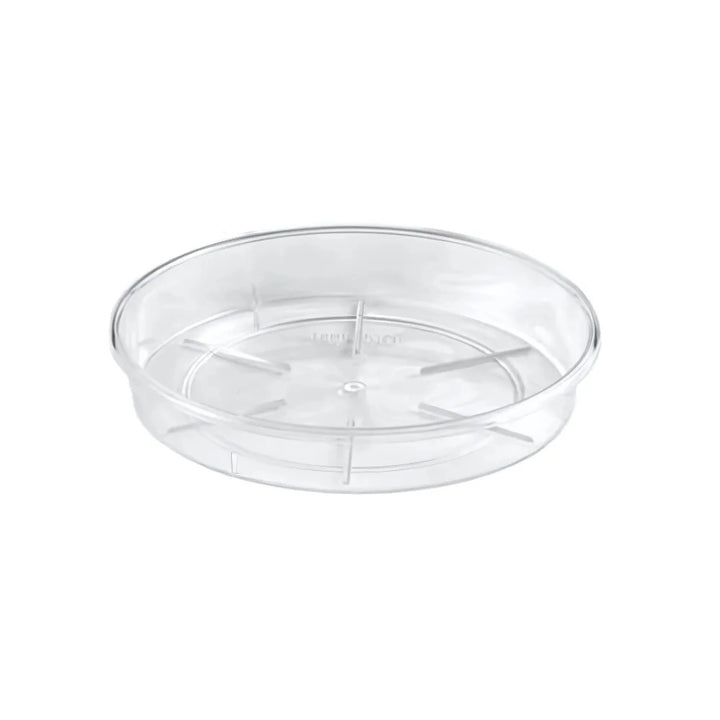 Sottovaso rotondo trasparente in plastica rigida, con base rialzata e scanalature interne per favorire il drenaggio dell'acqua. Ideale per vasi da interno.