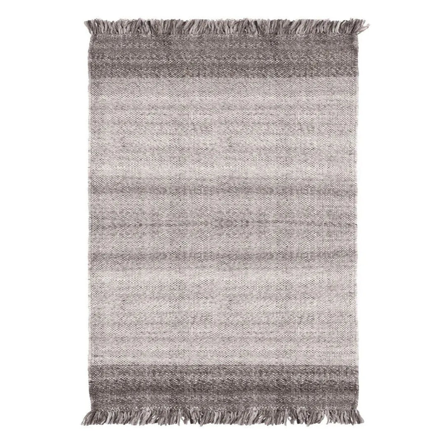 Vista frontale del tappeto Kalpani marrone con motivo sfumato e frange