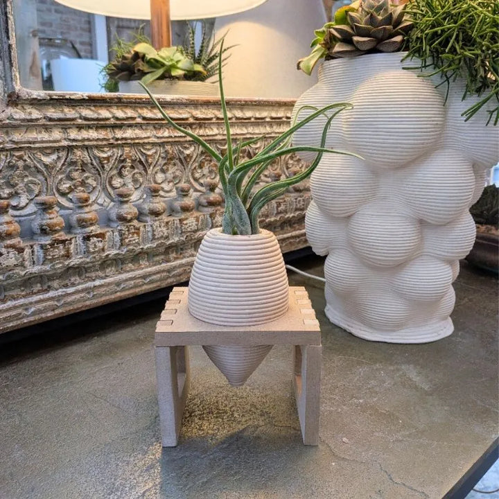 immagine che mostra la composizione posta in un ambiente domestico 