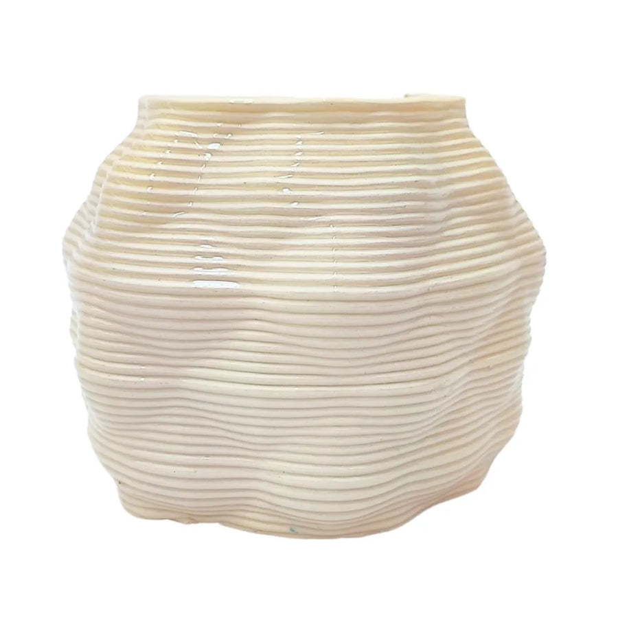 Infografica sulle proprietà del vaso in argilla Bangkok: materiale traspirante, resistente e di design, prodotto a Cava de’ Tirreni