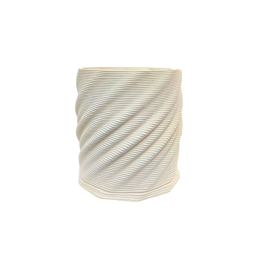 Vaso Cadice Terra&Sole artigianale in argilla bianca, misura piccola 19x20 cm con texture fluida a spirale.