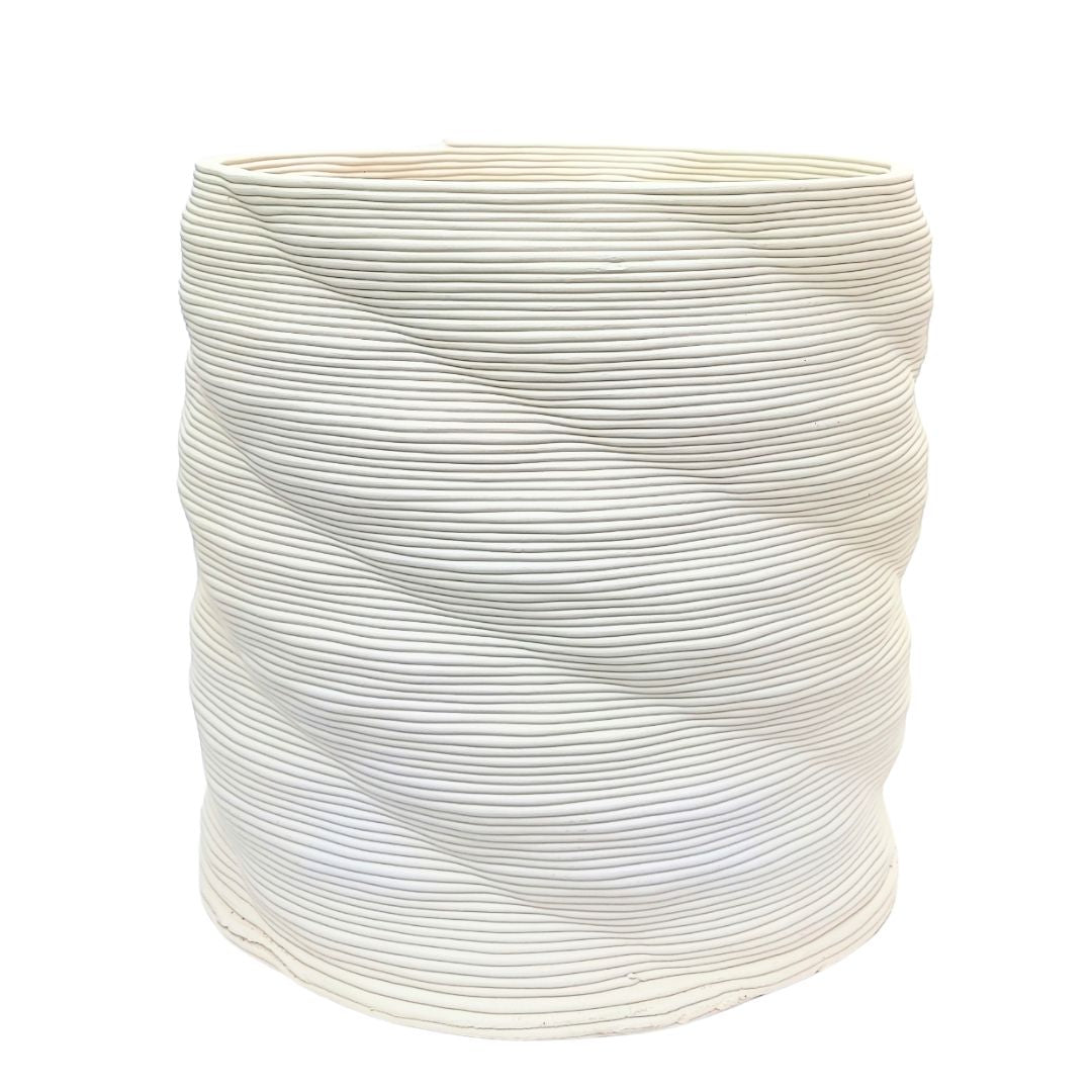 Vaso Calipso grande in argilla bianca di Cava dei Tirreni, design tridimensionale a spirale, misura 30x28 cm.