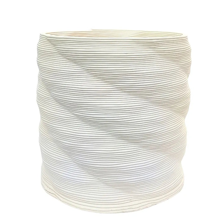 Vaso Calipso grande in argilla bianca di Cava dei Tirreni, design tridimensionale a spirale, misura 30x28 cm.