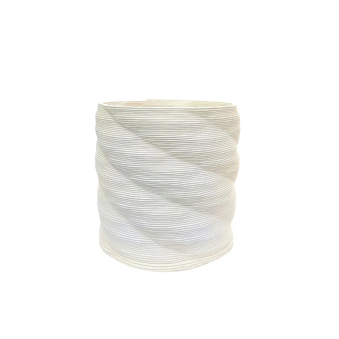 Vaso Calipso in argilla bianca naturale, design a spirale fluido, dimensione piccola 20x19 cm.