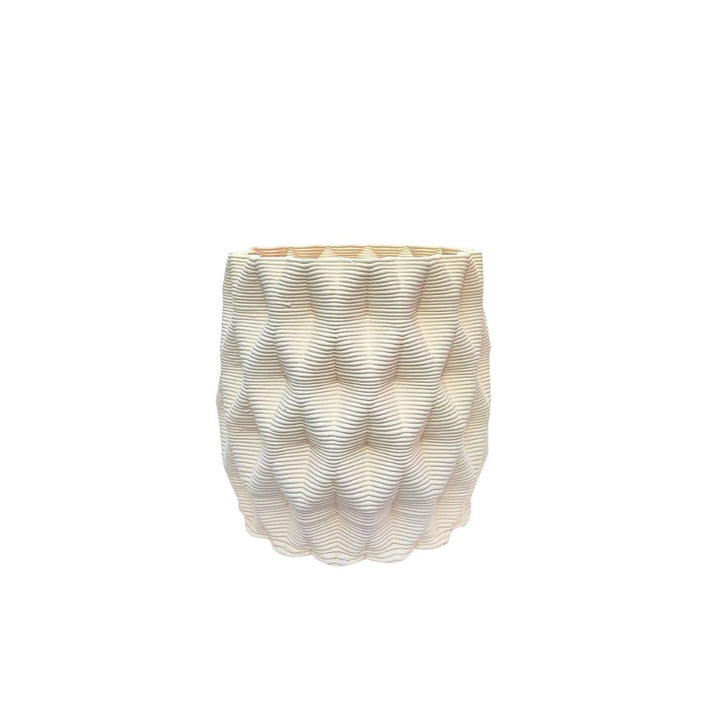 Vaso Rua Terra&Sole in argilla bianca naturale con texture geometrica tridimensionale, ideale come vaso decorativo o cache-pot per piante da interno.