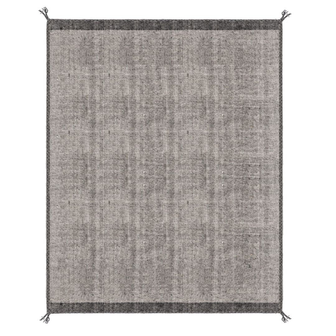 Tappeto Chathu grigio sotto tavolo da pranzo in ambiente luminoso


