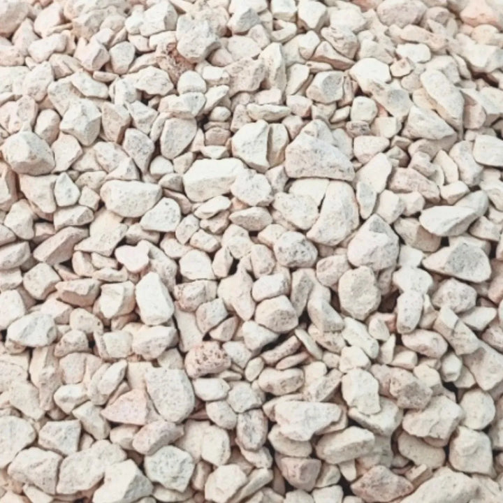 Granulato decorativo bianco naturale per terrarium, vasi e composizioni floreali, ideale per creare contrasti visivi e decorazioni eleganti