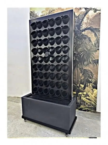 Struttura verticale Verde Viva Easy con moduli porta piante e serbatoio integrato

