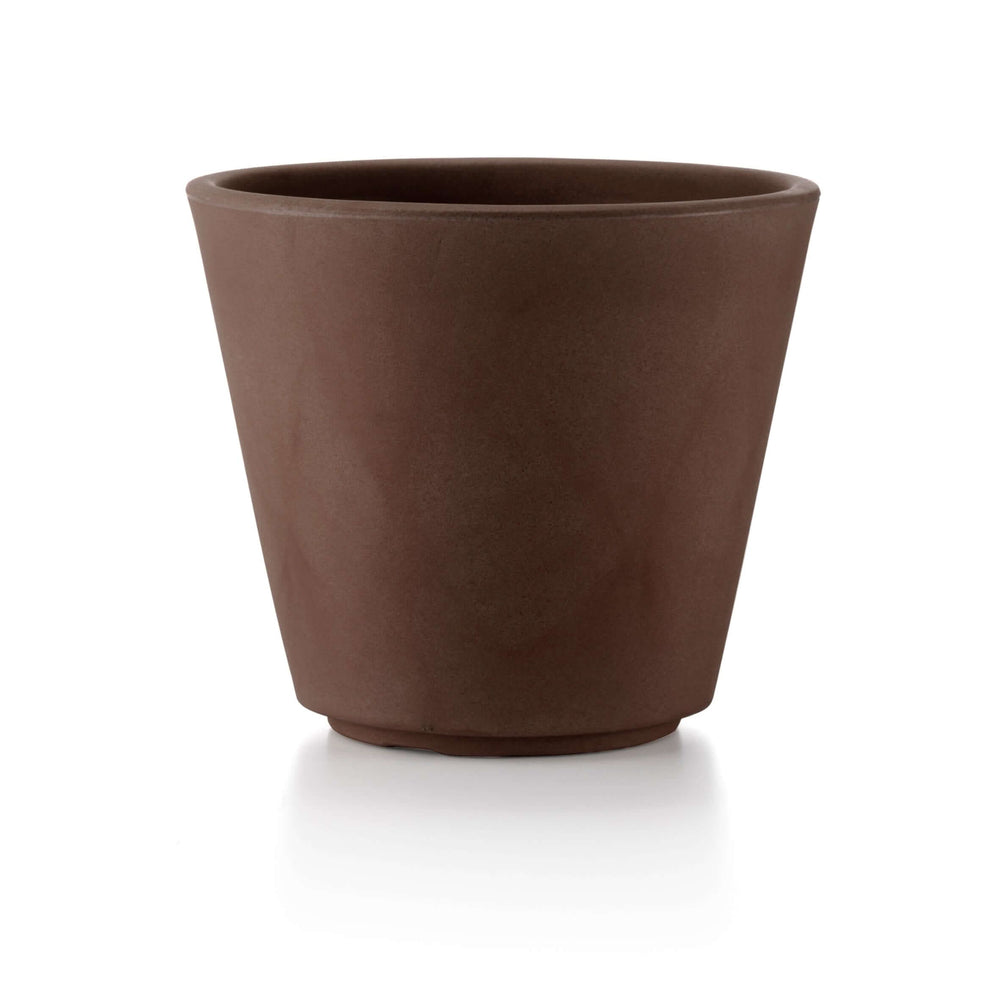 Vaso Ribeira marrone con piante da esterno in giardino

