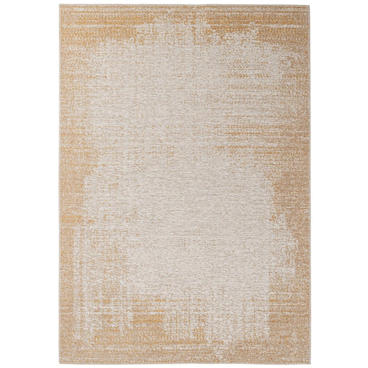 Tappeto moderno beige con sfumature dorate e finitura vellutata, visto frontalmente