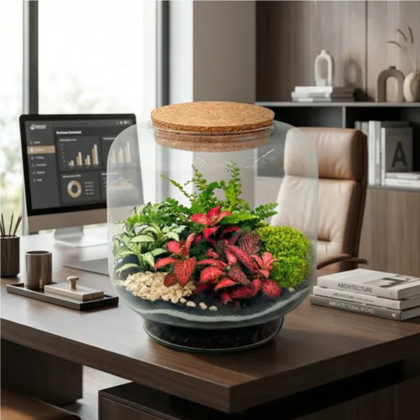 Terrarium Hortus su scrivania ufficio moderno con monitor e accessori design