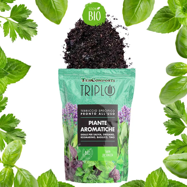 Sacchetto da 1,5 litri di terriccio BIO Triplo per piante aromatiche con erbe illustrate sulla confezione e substrato visibile, ideale per basilico, salvia, rosmarino, timo e origano.