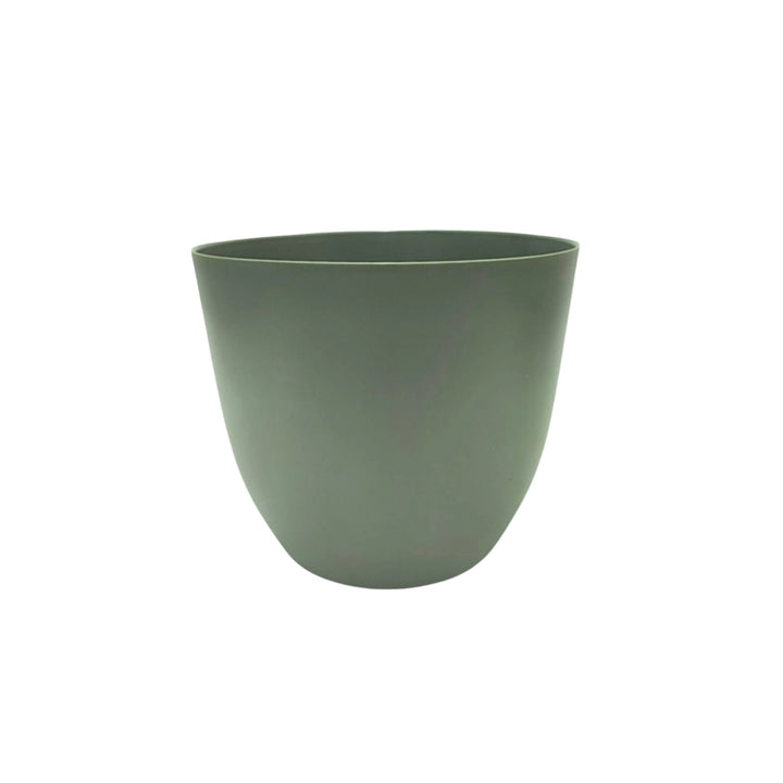 Vaso verde rosmarino in plastica opaca con forma cilindrica, perfetto per ambienti dallo stile naturale o boho. Complemento ideale per piante verdi.