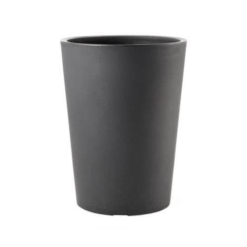 Vaso in polietilene color antracite dalla forma alta e cilindrica, adatto per interni ed esterni.